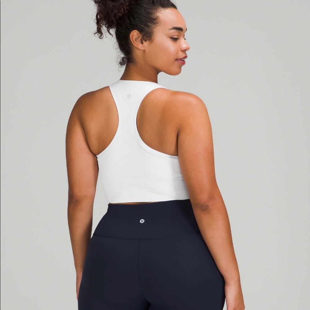 Ebb to Train Bra *Medium
Support, C/D Cup Online Only White Size 4
